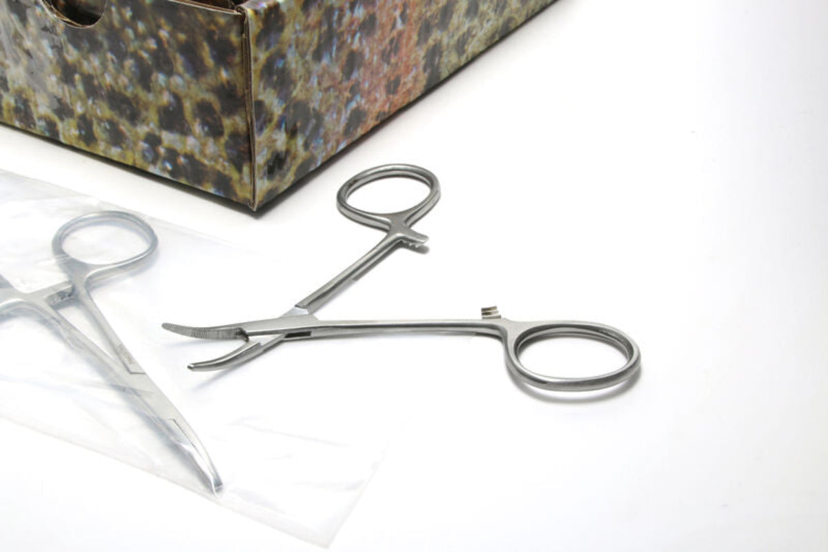 Hareline 5" Curved Forceps